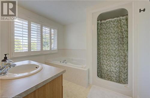 35 Green Vista Drive, Cambridge, ON - Indoor Photo Showing Bathroom