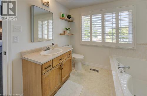 35 Green Vista Drive, Cambridge, ON - Indoor Photo Showing Bathroom