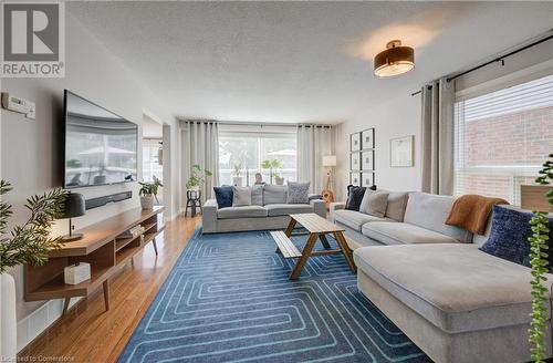 35 Green Vista Drive, Cambridge, ON - Indoor Photo Showing Living Room