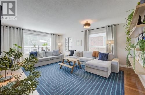 35 Green Vista Drive, Cambridge, ON - Indoor Photo Showing Living Room