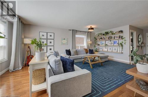 35 Green Vista Drive, Cambridge, ON - Indoor Photo Showing Living Room