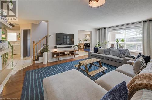 35 Green Vista Drive, Cambridge, ON - Indoor Photo Showing Living Room