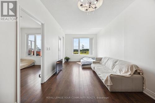 708 - 325 South Park Road, Markham (Commerce Valley), ON - Indoor Photo Showing Living Room