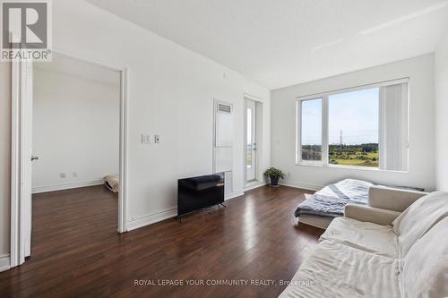 708 - 325 South Park Road, Markham (Commerce Valley), ON - Indoor Photo Showing Living Room