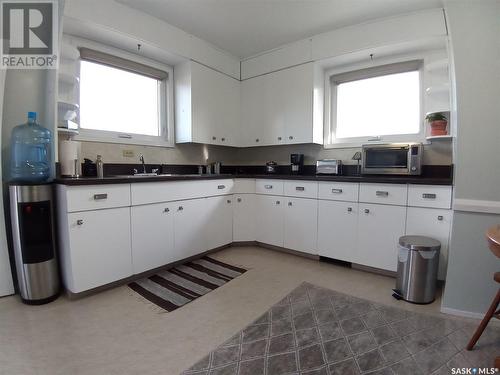 109 5Th Avenue, Hodgeville, SK - Indoor Photo Showing Kitchen With Double Sink