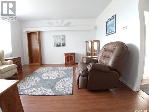 109 5Th Avenue, Hodgeville, SK - Indoor Photo Showing Living Room