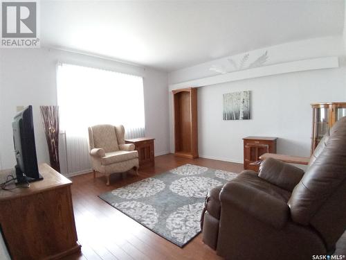 109 5Th Avenue, Hodgeville, SK - Indoor Photo Showing Living Room