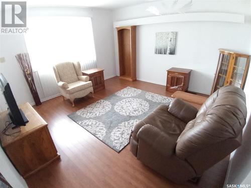 109 5Th Avenue, Hodgeville, SK - Indoor Photo Showing Living Room