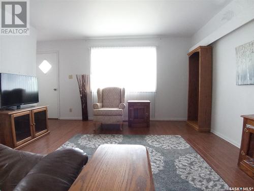 109 5Th Avenue, Hodgeville, SK - Indoor Photo Showing Living Room