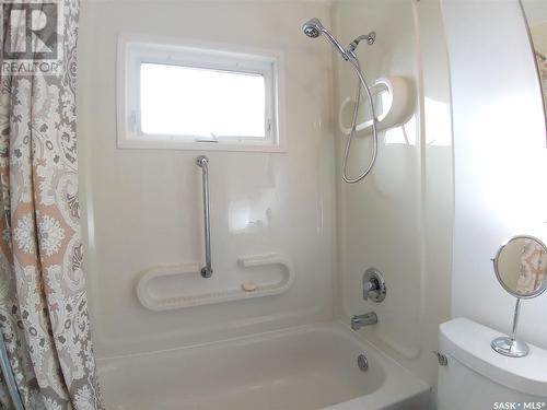 109 5Th Avenue, Hodgeville, SK - Indoor Photo Showing Bathroom