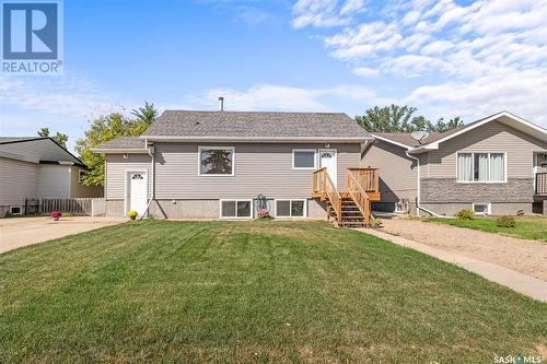 1110 Caribou Street W, Moose Jaw, SK - Outdoor