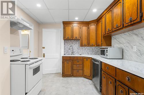 1110 Caribou Street W, Moose Jaw, SK - Indoor Photo Showing Kitchen