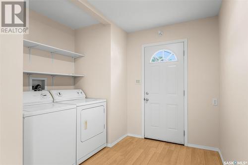 1110 Caribou Street W, Moose Jaw, SK - Indoor Photo Showing Laundry Room