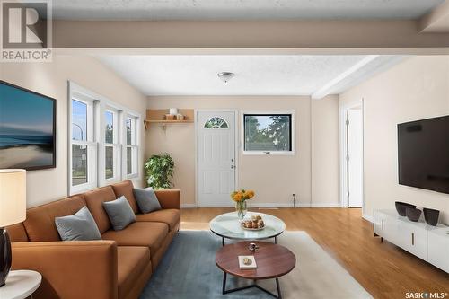 1110 Caribou Street W, Moose Jaw, SK - Indoor Photo Showing Living Room