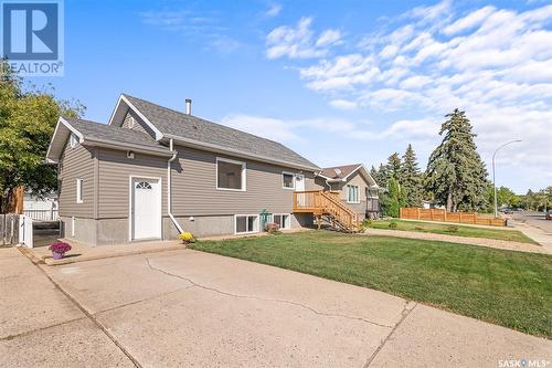 1110 Caribou Street W, Moose Jaw, SK - Outdoor