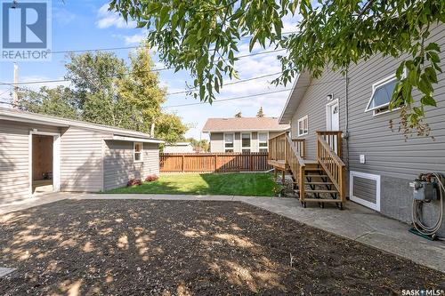 1110 Caribou Street W, Moose Jaw, SK - Outdoor