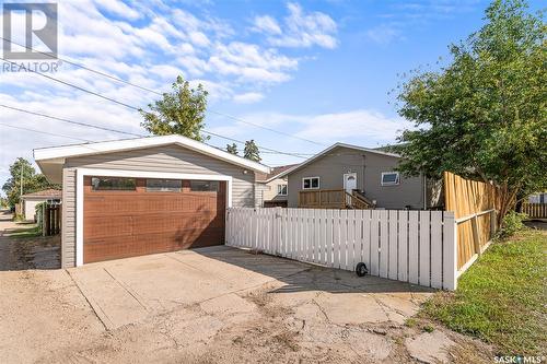 1110 Caribou Street W, Moose Jaw, SK - Outdoor With Exterior