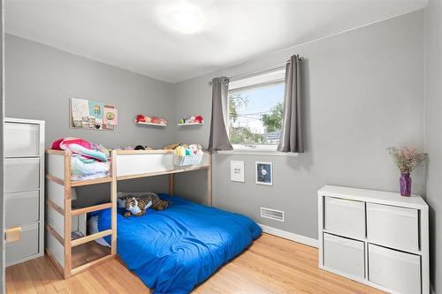 171 Thompson Drive, Winnipeg, MB - Indoor Photo Showing Bedroom