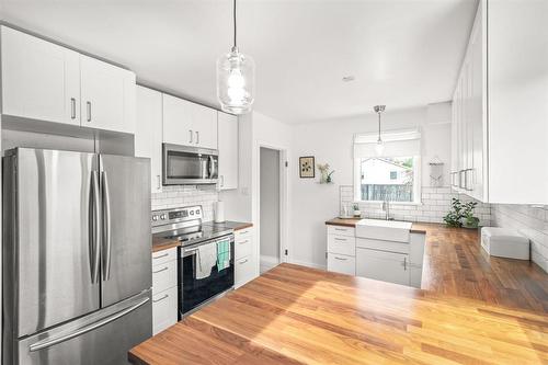 171 Thompson Drive, Winnipeg, MB - Indoor Photo Showing Kitchen With Upgraded Kitchen