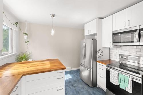 171 Thompson Drive, Winnipeg, MB - Indoor Photo Showing Kitchen