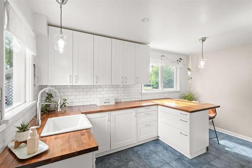 171 Thompson Drive, Winnipeg, MB - Indoor Photo Showing Kitchen