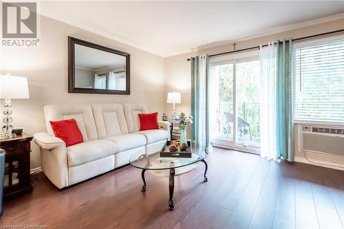 6 Niagara Street Unit# 105, Grimsby, ON - Indoor Photo Showing Living Room