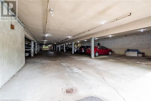 6 Niagara Street Unit# 105, Grimsby, ON - Indoor Photo Showing Garage