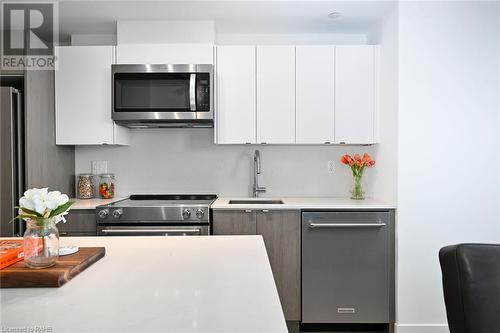 3210 Dakota Common Unit# A907, Burlington, ON - Indoor Photo Showing Kitchen