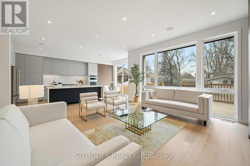 35 Emerald Crescent, Toronto, ON - Indoor Photo Showing Living Room