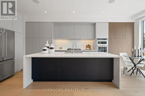 35 Emerald Crescent, Toronto, ON - Indoor Photo Showing Kitchen With Upgraded Kitchen