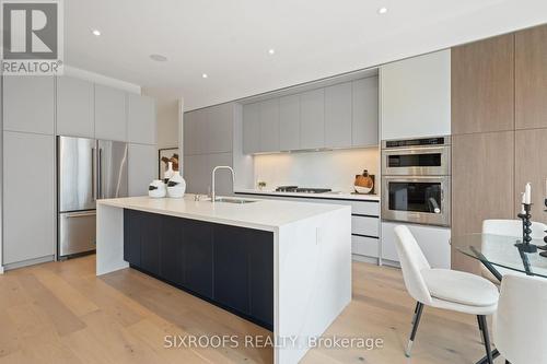 35 Emerald Crescent, Toronto, ON - Indoor Photo Showing Kitchen With Upgraded Kitchen