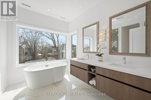 35 Emerald Crescent, Toronto, ON - Indoor Photo Showing Bathroom