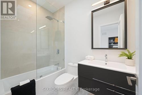 35 Emerald Crescent, Toronto, ON - Indoor Photo Showing Bathroom