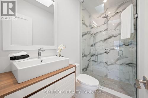 35 Emerald Crescent, Toronto, ON - Indoor Photo Showing Bathroom