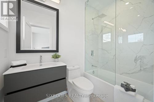 35 Emerald Crescent, Toronto, ON - Indoor Photo Showing Bathroom