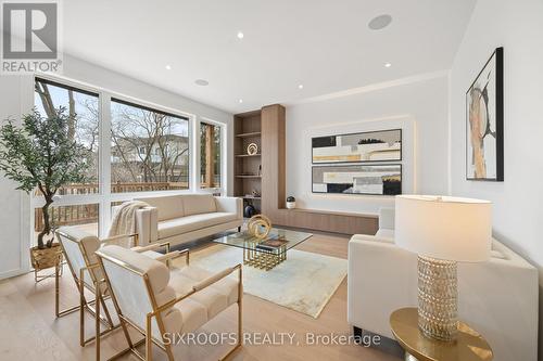 35 Emerald Crescent, Toronto, ON - Indoor Photo Showing Living Room