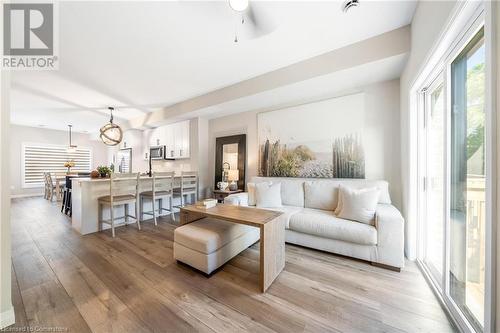 720 Grey Street Unit# 11, Brantford, ON - Indoor Photo Showing Living Room