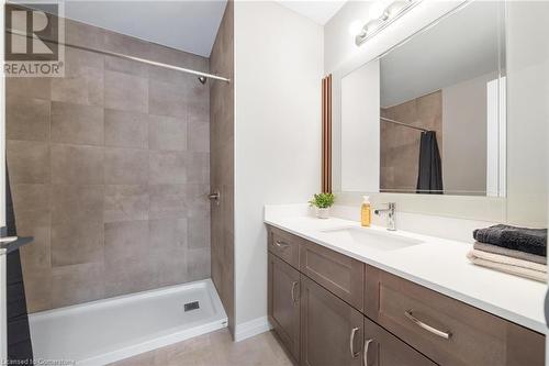 720 Grey Street Unit# 11, Brantford, ON - Indoor Photo Showing Bathroom