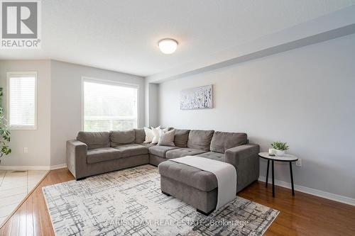 28 Sun King Crescent, Barrie (Innis-Shore), ON - Indoor Photo Showing Living Room