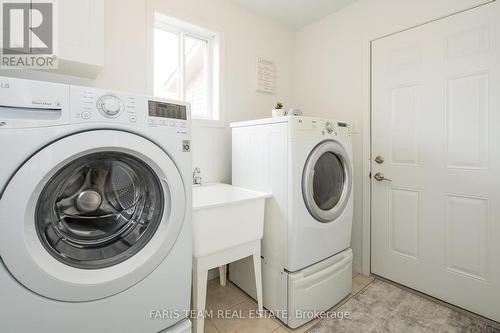 28 Sun King Crescent, Barrie (Innis-Shore), ON - Indoor Photo Showing Laundry Room