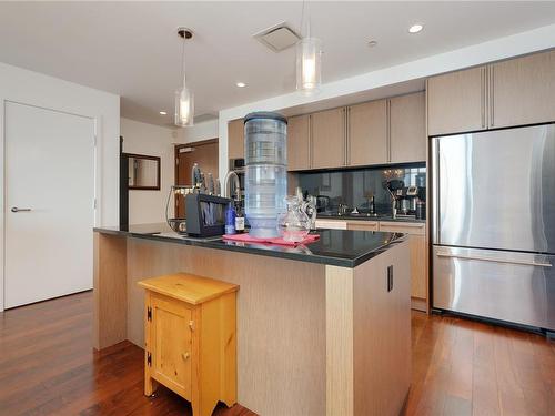 808-100 Saghalie Rd, Victoria, BC - Indoor Photo Showing Kitchen