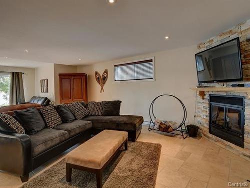 Salle familiale - 155 Mtée Casino, Saint-Calixte, QC - Indoor Photo Showing Living Room With Fireplace