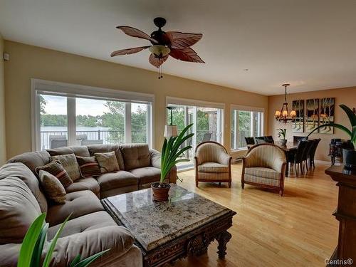 Vue d'ensemble - 155 Mtée Casino, Saint-Calixte, QC - Indoor Photo Showing Living Room