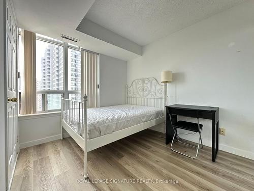 2006-33 Empress Ave, Toronto, ON - Indoor Photo Showing Bedroom