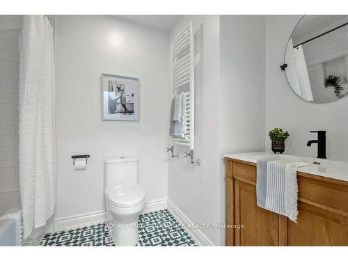 141 Hanson St, Toronto, ON - Indoor Photo Showing Bathroom