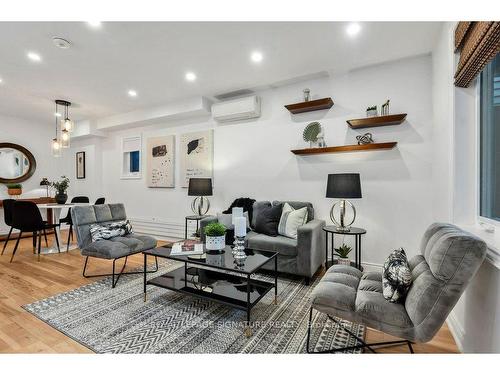 141 Hanson St, Toronto, ON - Indoor Photo Showing Living Room