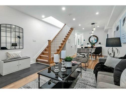 141 Hanson St, Toronto, ON - Indoor Photo Showing Living Room