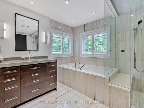 56 Sandbanks Dr, Richmond Hill, ON - Indoor Photo Showing Bathroom