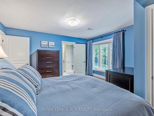 56 Sandbanks Dr, Richmond Hill, ON - Indoor Photo Showing Bedroom