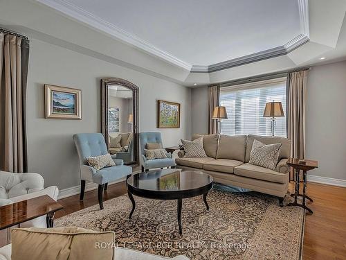 56 Sandbanks Dr, Richmond Hill, ON - Indoor Photo Showing Living Room